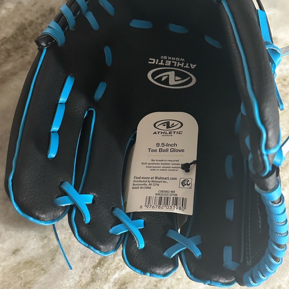 Athletic Works 9.5" Teeball Glove – Youth Beginner Baseball Mitt - Picture 8 of 8